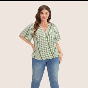 🦋-NWT-BloomChic Green and White Plus Size Surplice Top